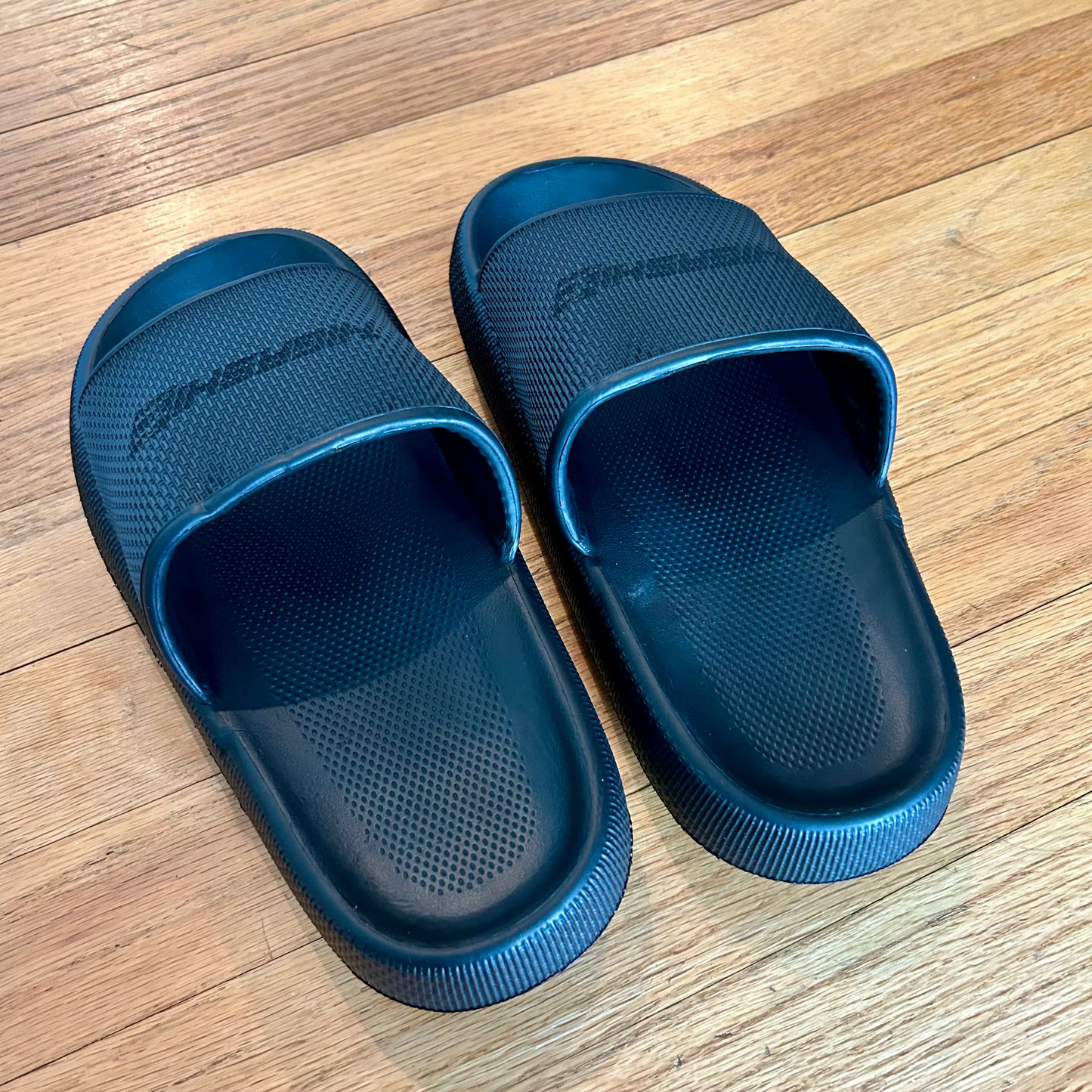 Higashi Cloud Slides Black
